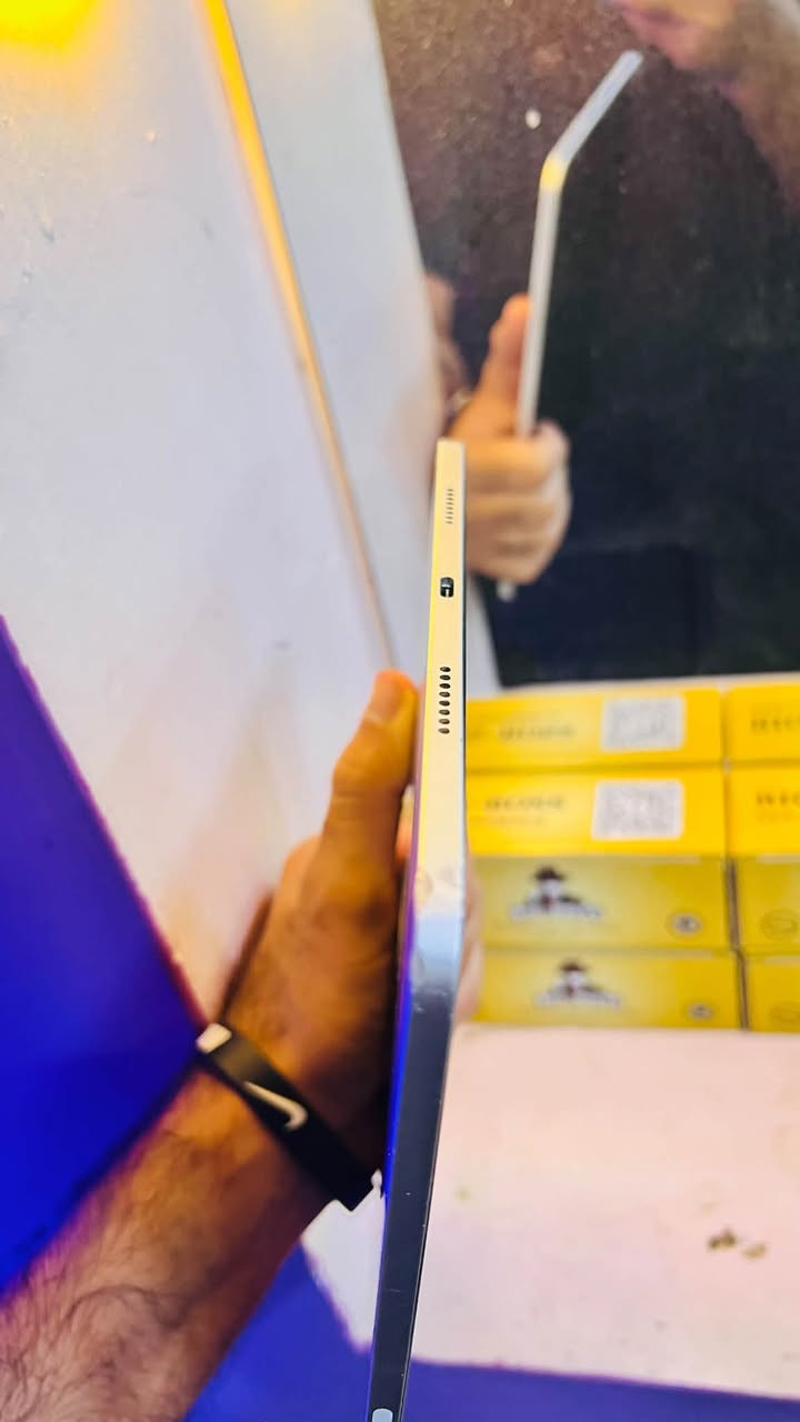 ايباد m1 ذاكره 256 كامل ملحقات بي فقط كسر بالكلاس موضح بالصور ابد ممئثر سعره 600 وبي مجال مكاني كربلاء رقمي ***********
