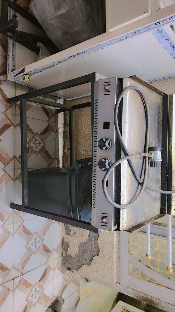 مساء الخير عندي غراض كافتيريا من شاويه بيتزه او شويه بركر بعد غراض عنوان بابل شارع 80 شارع الحسينيه ***********/***********
