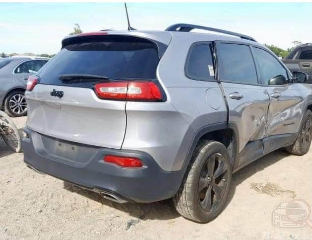 🚘 **جيب شيروكي بزون موديل 2018 للبيع**

🔹 محرك **36000 / – 6 سلندر**
🔹 ماشية **82000 ميل**
🔹 حادث بسيط جداً
🔹 الإيرباك **سليم وما مطاك**
🔹 رقم **كربلاء ** الجديد محوص هزه 

📍 **موقع السيارة:** كربلاء

💰 **السعر: 130 $— بيها مجال

📞 **موبايل / واتساب:  ***********
