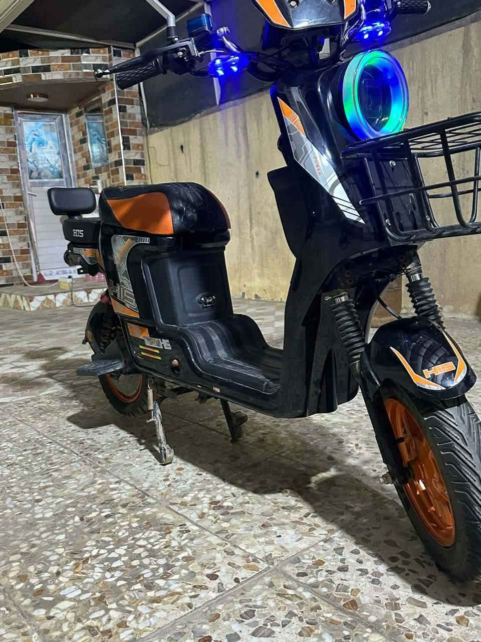 باسكل شحن H900 باسكل كلشي شغال بي نضيف حيل يرادله بس بطاريات فقط  وانزلك من سعر مال بطاريات انزلهن الك باسكل كلشي شغال الستفسار عله هذه الرقم ***********
