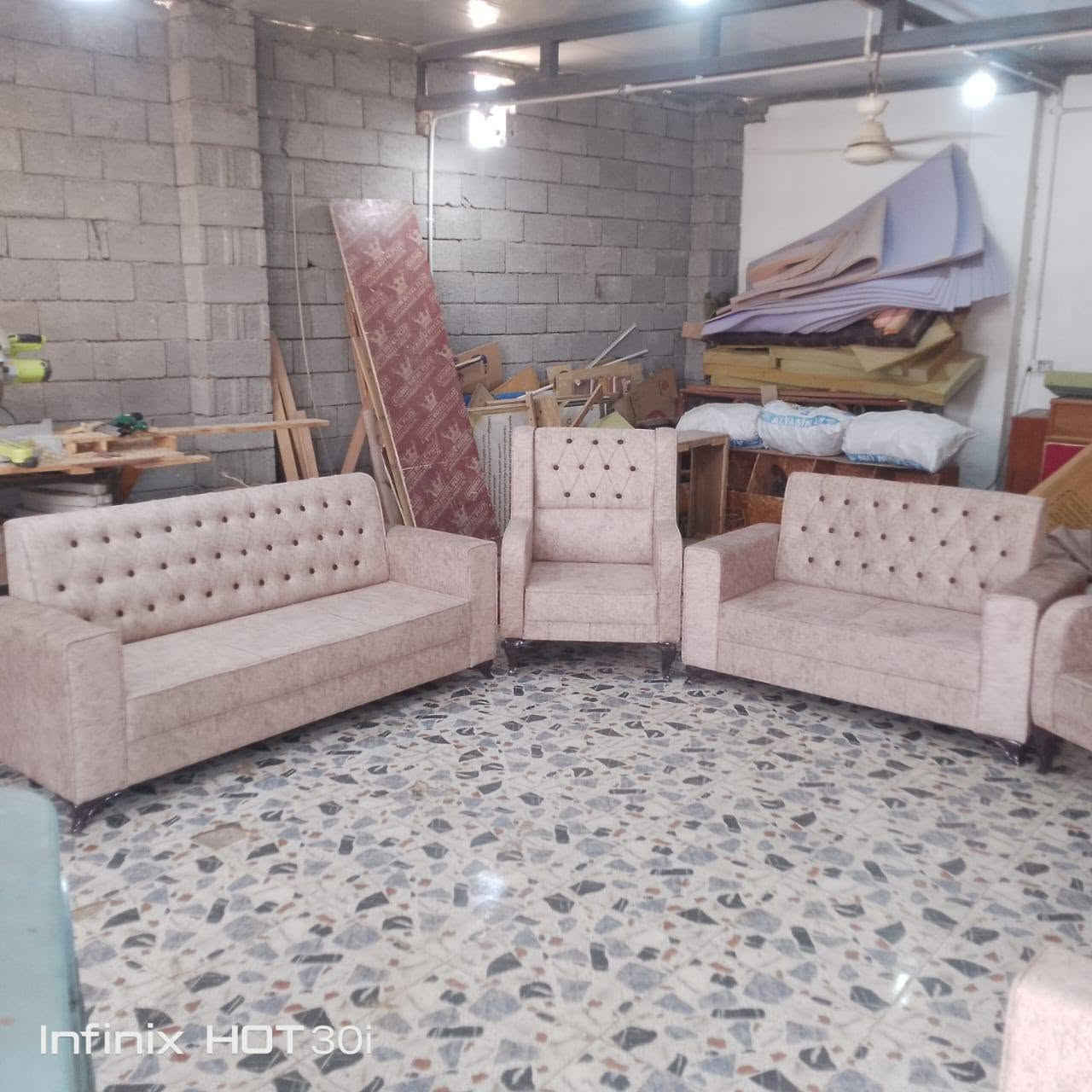 تخم قنفات حطاطة عراقي ١٠ مقاعد 
قنفتين كبار و٢ صغار وحدة ثنائية
المكان الرمادي الصوفية قرب فندق الانبار الدولي 
معمل دوشمة ونجارة عبدالقادر المحمدي 
للاستفسار الاتصال على الرقم ***********

نص مكتوب في الصور:
- Infinix HOT 30i