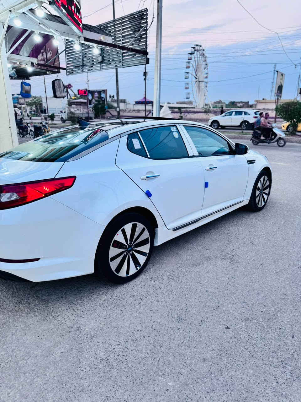 سلام عليكم 
كيا اوبتيما ٢٠١٣ sxl فول موصفات للخير وارد امريكي بيه ٤ قطع صبغ بدون شواصي ولا لغود
رقم بغداد الجديد هزه جديده
موصفات 
بصمه
كشنات جلد 
اوتو هولد. 
شاشه دجتل 
كشنات تدفئه تبريد  والخلفيه تدفئه 
بنراما 
شاشه جبيره 
سايد بريك بصمه 
بك لايت لد 
٥ ويل كب حجم ١٨ 
مكينه تيربو معلايه كازكت فقط عن الدوانز 
سستم صوت انفنتي 
كشن ذاكره 
مكان السياره الدوانيه 
السعر ١٠٠ وبيه مجال قليل 
***********
