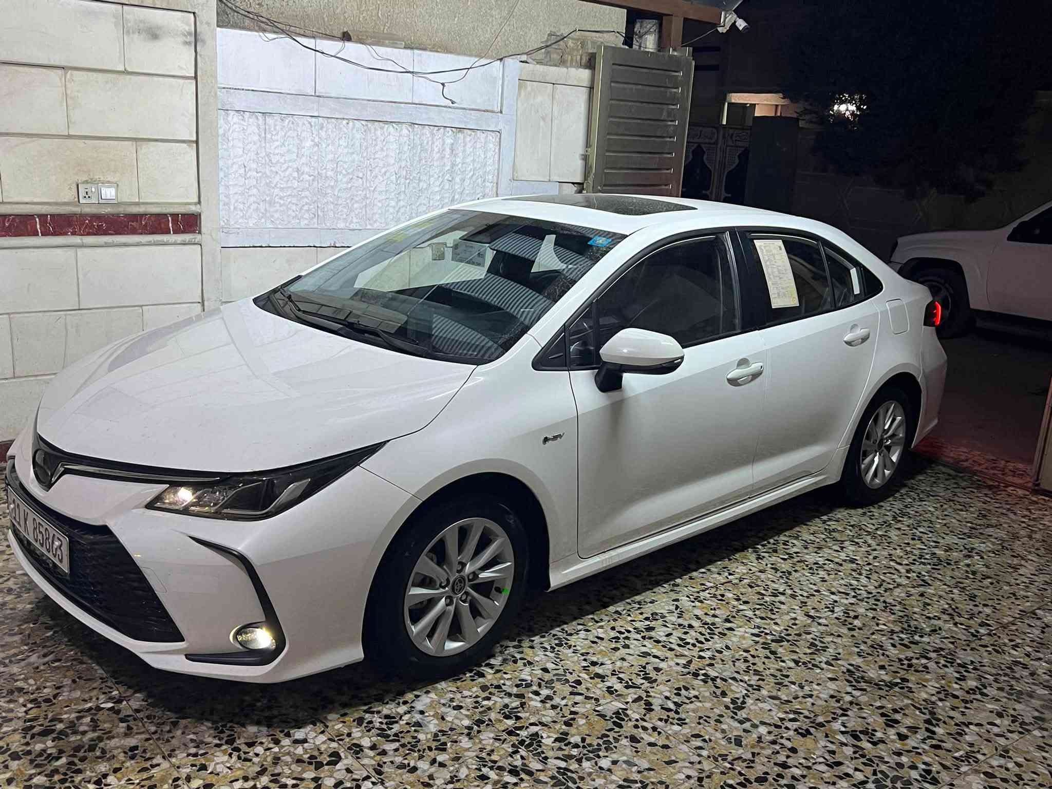السلام عليكم 
كورلا 2025 
ماشيه 9 
جديده السياره
 بمعنى الكلمه 
فتحه سقف 
لايت لد امامي خلفي 
داخل جلد اسود 
رادار 
تحديد مسار 
مثبت سرعه وبعد بيها هواي موصفات 
رقم بغداد 
السونر مرفق مع الصور 
كاعيات بعدهم ممفروشه 
الهاتف / *********** 
مكان السياره بغداد 
وبل عافيه ع ياخذها
