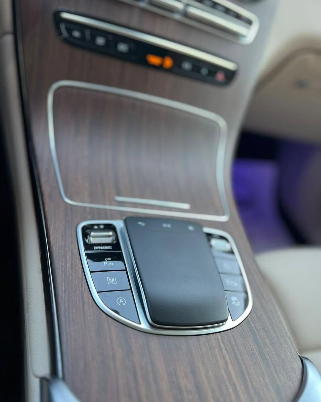 مارسيدس GLE 300 موديل 2022
ماشيه ٢٠ الف السيارة جديدة
نفس الوقت رخيص لان بيها 👇
اجزاء متضرره ٣ قطع وارد امريكة

اللوحه اربيل خصوصي 
المحرك 2.0T

السيارة فول مواصفات 
فتحة سقف بانوراما 
كشنات جلد وكهرباء وخزن
تدفئة تبريد كشنات فول تحكمات
رادار وحساس وكاميرات 360 درجة
ناقل المحرك اوتماتيكيه
عدد المقاعد خمسة

🛑السعر سوي تعليق يصلك تلقائي
رقم هاتف ***********
