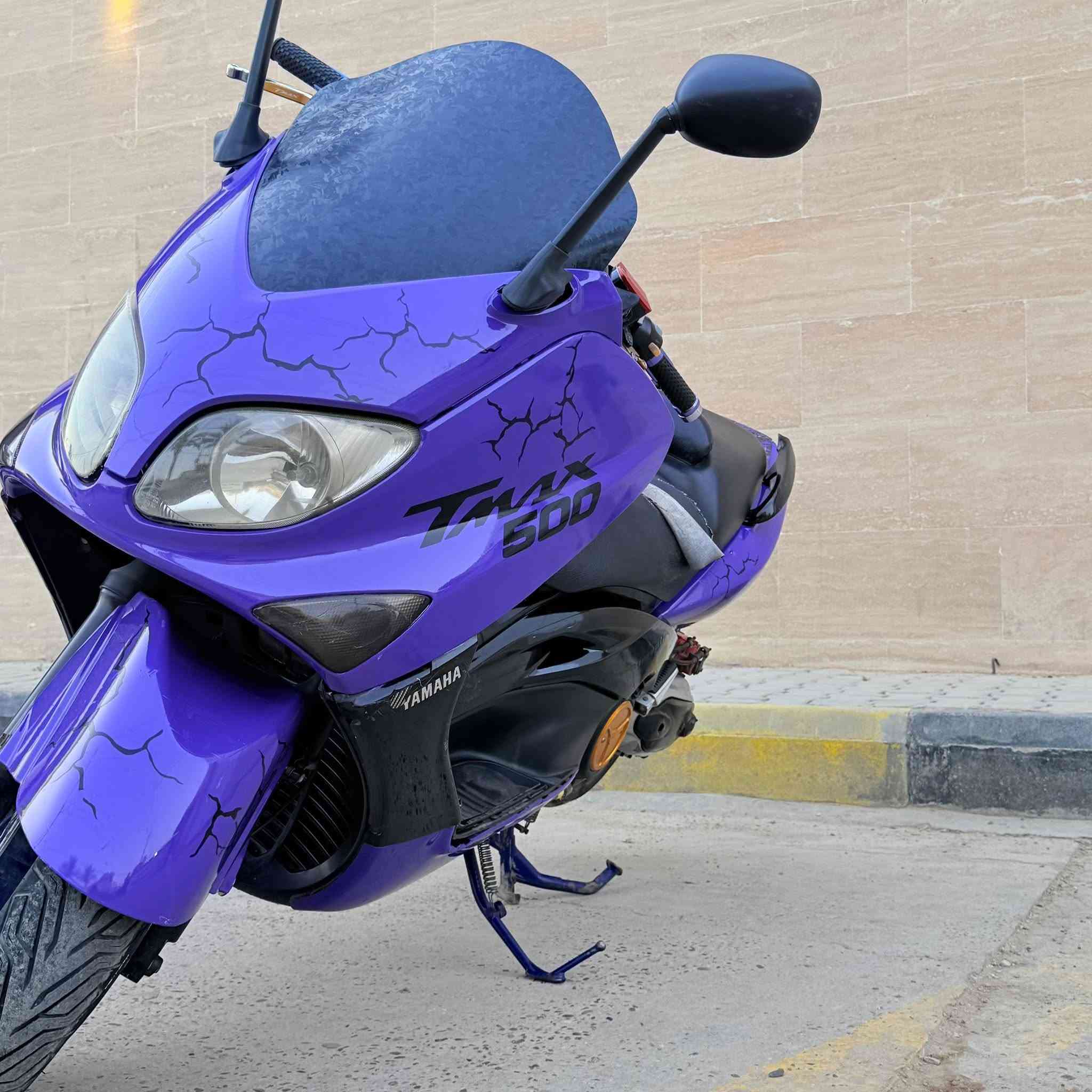 T MAX 2008 
الدراجه مكفوله كفاله عامه و صبغ والوشوم للتعديل فقط الدرجه مكفوله كامله شلعه شك كاع معدل 180 دراجه مصروف عليه هواي كلش صالنصه رياضي اليدات رياضي الدرجه تعبان عليه و صارف عليه هواي صبغها يم منتظر الخفاجي معروف بل منصور 

سعرها مناسب 
مكاني المنصور الاسكان 
***********
موجود وات ساب فقط 
فيس ما متواجد
