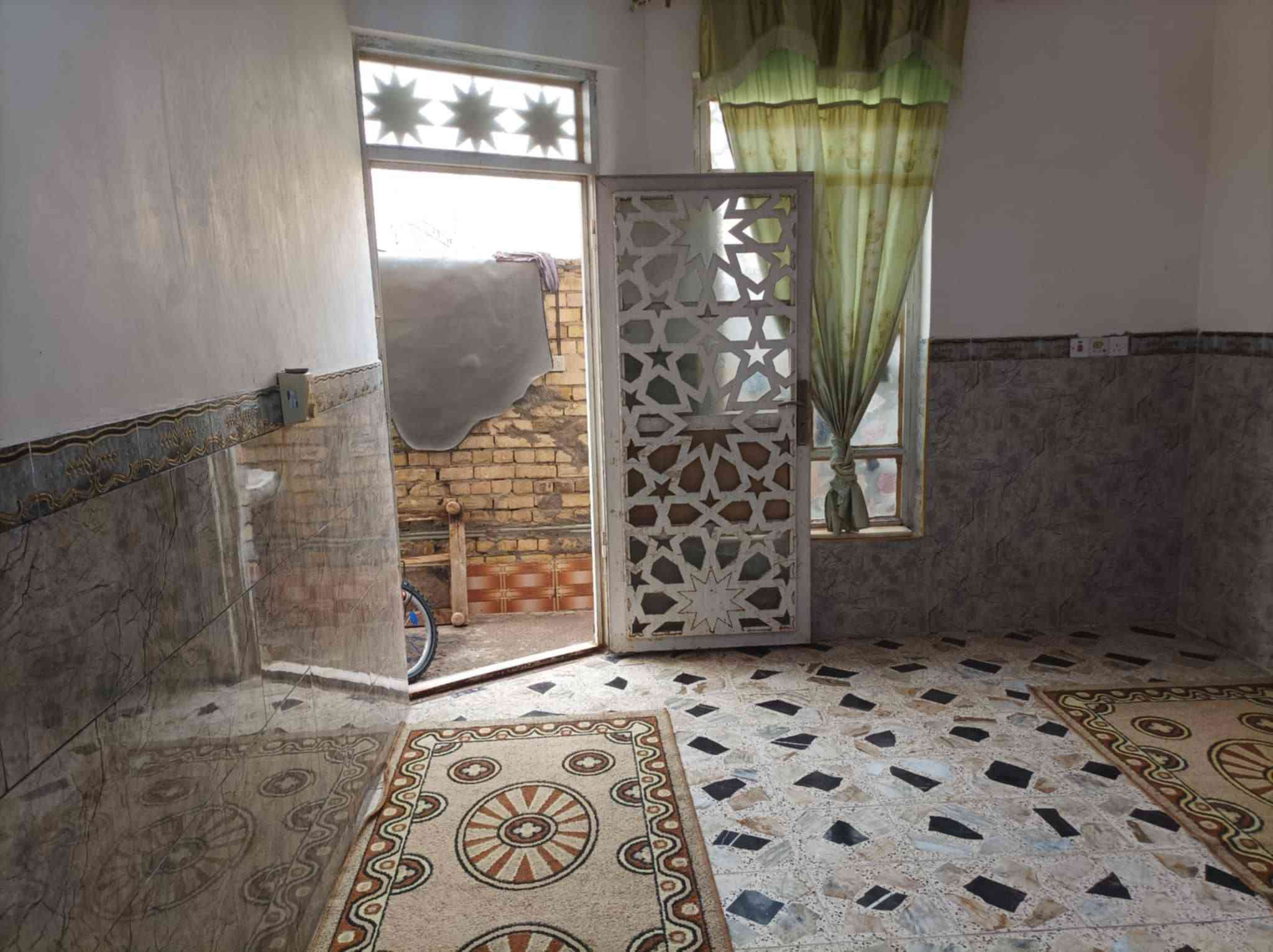 سلام عليكم دار زراعي منطقه حي الحسن العسكري دوانم لازم المساحه ١٠٥ م الواجهة ٧ والنزال ١٥ بناء حديث درجه اولى طابق ونصف مسلح المنطقه تم إنشاء مياة الصرف الصحي زائد كساء مادة السبيس باقي تبليط عن قريب جدا اتصل وتدلل ***********

