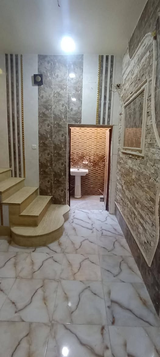 🏡 بيت للبيع – حي الحكم
للبيع بيت بمساحة 130 متر²، قرب ملعب الخماسي، يتكون من:

🔹 غرفة
🔹 صالة
🔹 براني
🔹 مطبخ حار وبارد
🔹 صحيات داخلية وخارجية

📜 حر وغير مطلوب

💰 السعر: 105 مليون دينار

📞 للاستفسار والاتصال: ***********
