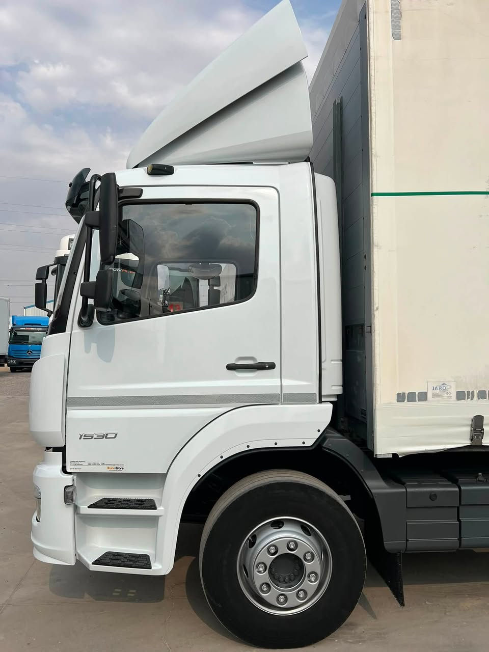 مارسيدس اتيگو 1530 موديل 2019 فول مواسفات طول بودى 725مترارتفاح بودى 275مترعنوان اربيل قوشته په طريق كركوك موبايل ***********/***********/اسيا ***********
