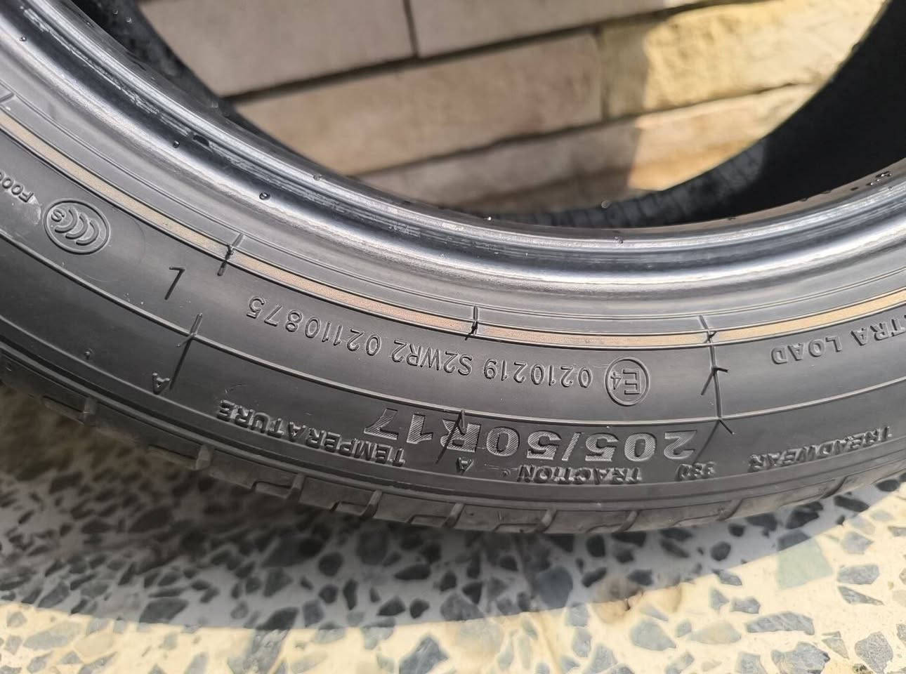 زوج تايرات، اجن ويا سيارة أريزو من الشركة، وحالتهم نضيفات جداً.
📌 المقاس: 205/50 R17
📌 العدد: زوج (تايرين)
📌 الحالة: نضيفات جداً
مكاني نجف حي مهندسين قرب مطعم خيمه 
رايدهن ب55 وبيهن مجال بسيط 
 ***********
