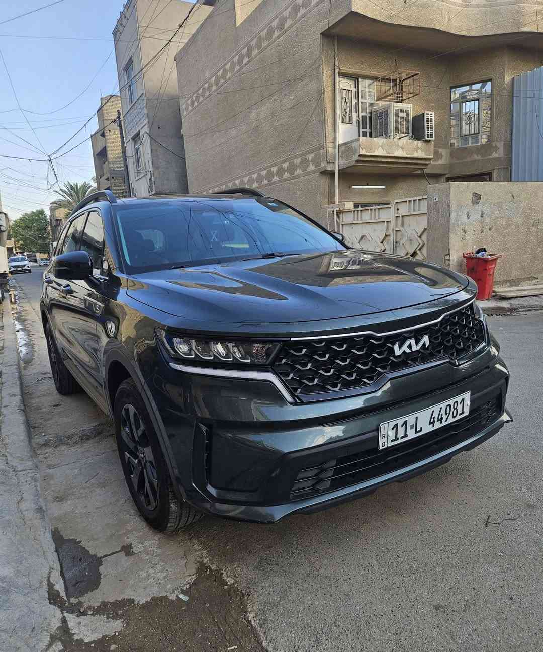 كيا سورينتو 2023 S
فول مواصفات 
محرك 4 سلندر 2500 cc
يولد 191 حصان
دفع رباعي او ثنائي حسب رغبة السائق 
مقاعد جلد
7 راكب كشنات متصله 
مغلف الجام بعازل حراري 
كامرا خلفية 
حساسات خلفية وامامية 
مانع تصادم 
مانع انزلاق 
وهواي مواصفات اتعاجز اكتبهة 
رقمهة بغداد تحويل مباشر
مكانهة بغداد الحرية 
السعر 250 وبيهة مجال 
سيارة نظيفة ومرتبة 
وما بيهة ذرة نقص 
والف عافية للي تصير من نصيبة 
للاستفار اتصال او واتساب 
‎***********
