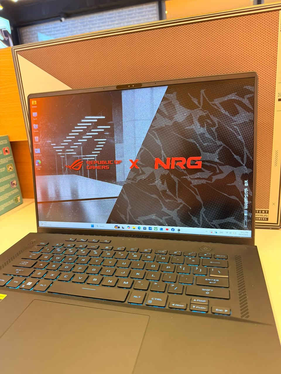 اسوس ROG Zephyrus G16 • RTX 4070 • نظيف ٩٥٪