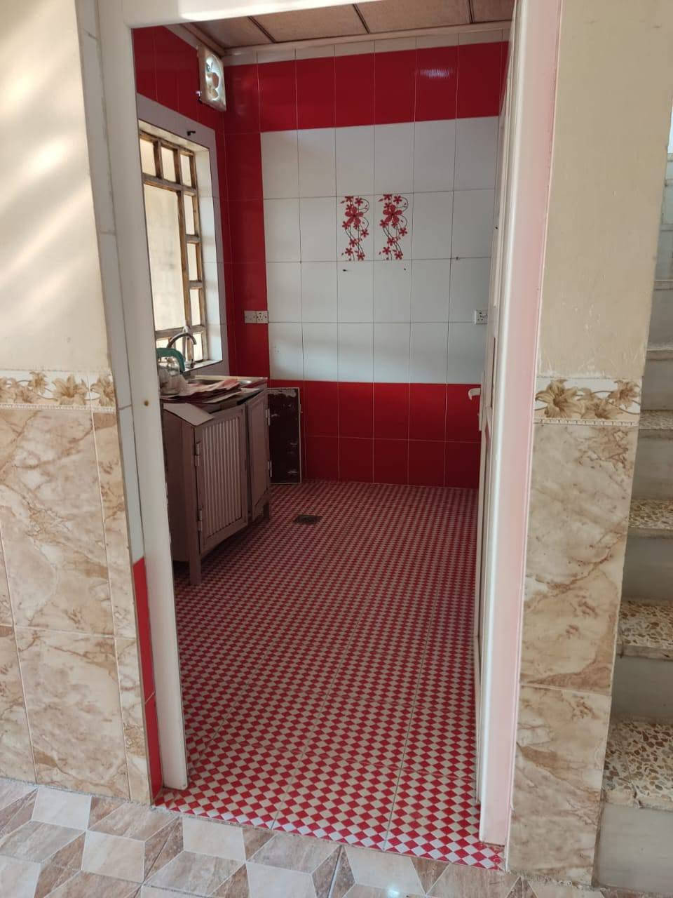بيت للبيع الملاين الثانيه قرب جامع العادل
مساحه 100مربع غرفتين نوم استقبال مطبخ كامل الخدمات ماء كهرب تبليط 

سعر الدار 55بي مجال بسيط للاستفسار اتصل أو راسل وتساب 

***********

***********

