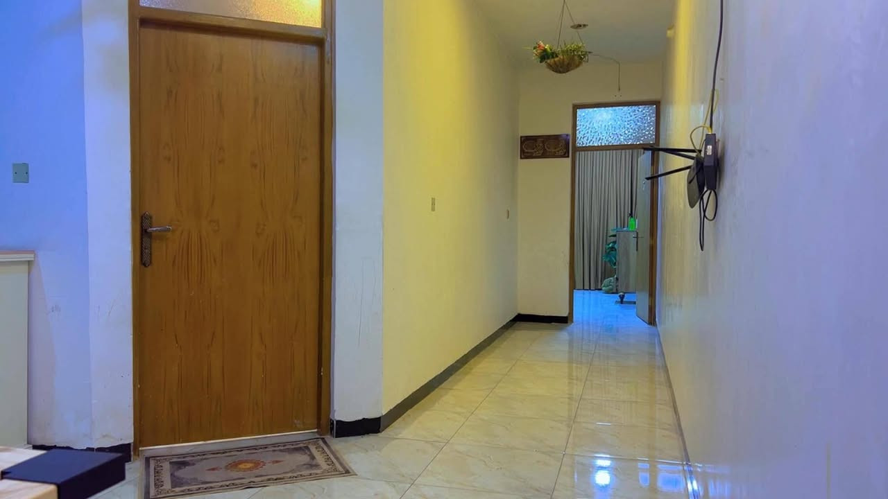 الدار للبييع  مساحه 158
يحتوي على 4غرف نوم  واسعهً
 صاله مفتوحه
مطبخ حار  وبارد
3حمامات 
استقبال 
 مع مساحه تشجير حديقه  400 متر تابعه للبيت كامله مسيجه كراج + حديقة + قطع ارض مخزن 
للاستفسار الاتصال على الرقم *********** - ***********
