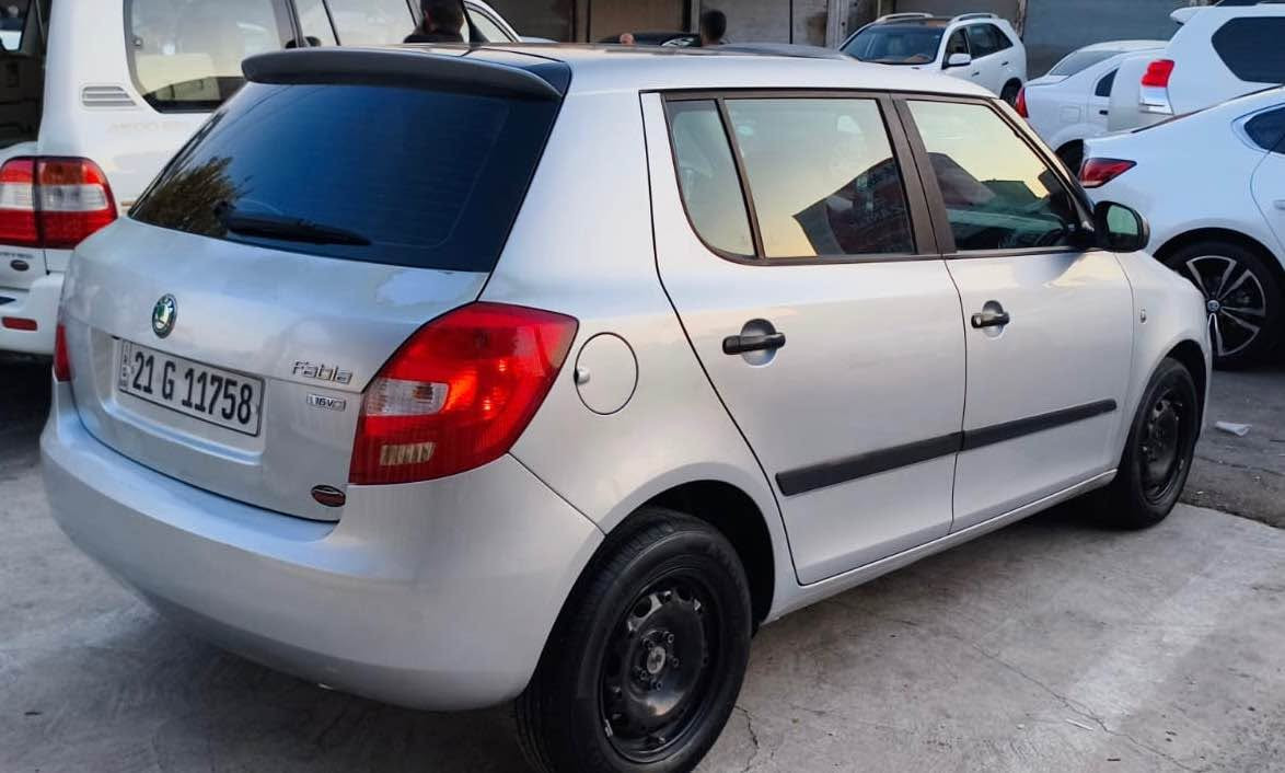 شکۆدا فابیا ٢٠١١ بێ تۆربۆ
گێڕ ئۆتۆماتیک و عادی گێڕومەکینەی بێ کێشەیە سێ پارچەی بۆیاخە دوجام کارەبا و شاشە ئایپادوکامێرایە سەیارەکە لە سلێمانیە  نرخی ٦٣گەڵا ژمارە *********** السليمانية, العراق
