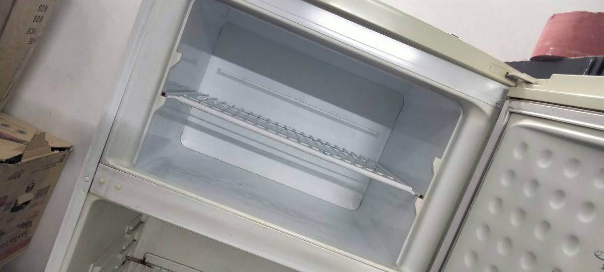 ثلاجه وماطور مي للبيع شرط الشغل الثلاجه حجم جبير السعر 175ولمطور ب 35الف المكان بل قادسيه ***********
