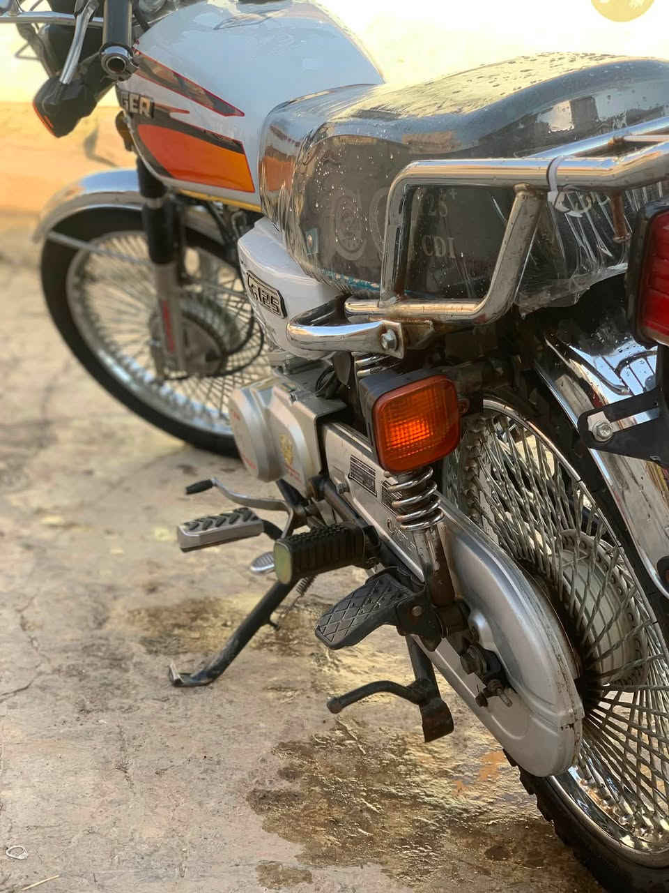 ماطور تايكر ٢٠سخت
ماطور شرط ما مفتوح
مكينه نار لا صرف ولا شي
كهرباياتو شغاله 
منفيس بي
السعر٧٠٠🔒
مكاني الموصل مزارع زيونه
رقم بي بس واتساب***********
