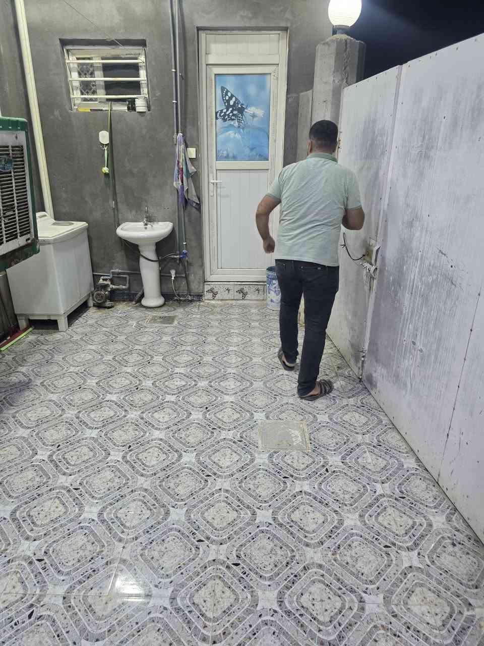 بيت طابو زراعي سند ٢٥
المساحه ١٢٥ متر 
الواجهة ١٠ متر  و

النزال ٢٠ متر
بيت بناء كونكريت مسلح 
يتكون من غرفتين وصاله ومطبخ وصحيات داخليه وخارجيه 
الموقع جيد جدا 
شارع علي قماره 
خلف الحسينيه تبعد عن الشارع  الرئيسي ١٠٠ متر

عرض الشارع ٦ متر موقع ممتاز 
للاستفسار والاتصال على الرقم التالي ***********او مراجعه مكتب دلاليه سيد عيد للعقارات شارع ٦٠ مجاور سلوان ابو الكاشي 
مقابيل اسواق ابو العبد شارع علي قماره
