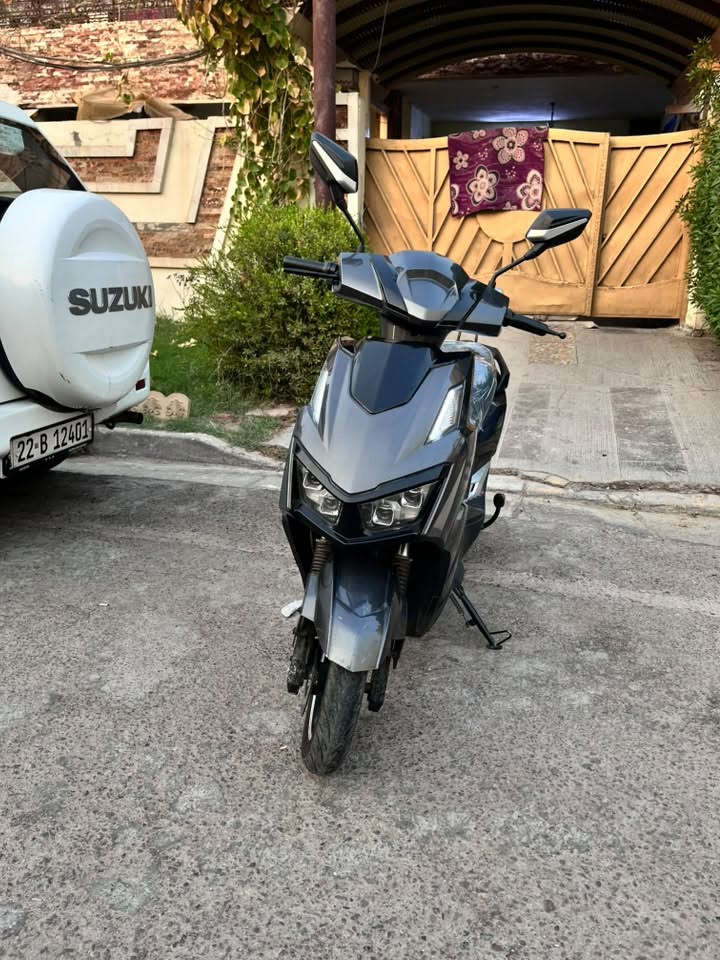 سكنس ماشيه 940كيلو الدراجه بعدها جديده ماكو بيها اي نقص السعر 750ومراوس حسب القناعه
عنواني العامريه ***********
