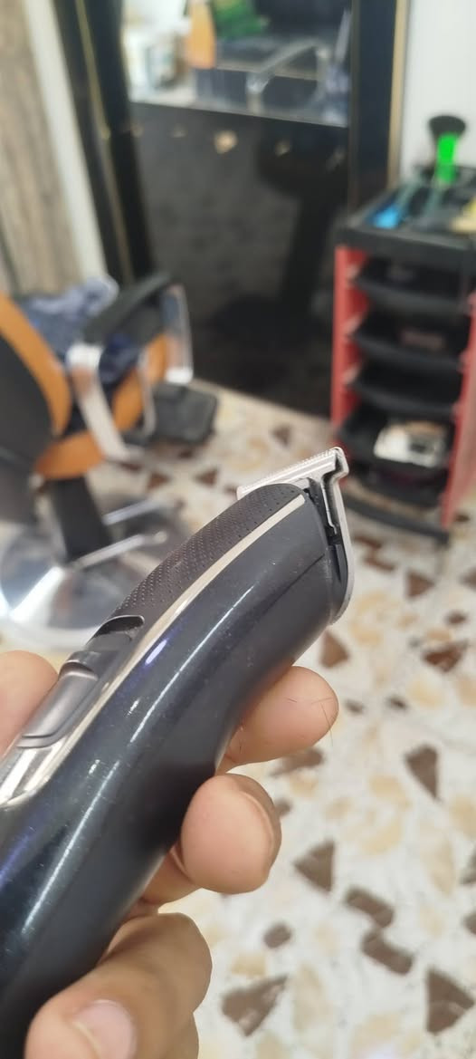 السلام عليكم.. 
شباب مكاين للبيع. 
مكينه Kemei تدريج اخت الجديده. 
ما مستعمله هواي وغراضهة كلهة كامله. 
سعرهة.. 20الف 
ومكينه صفر VGR هم اخت الجديده. 
 ما مستعمله هواي وهم غراضهة كامله. 
سعرهة 15الف 
يعني ثنينهن ب35وبيه مجال 
.. المكان بغداد ابو غريب حي الشهداء.. 
الرقم‏‪***********‬‏
