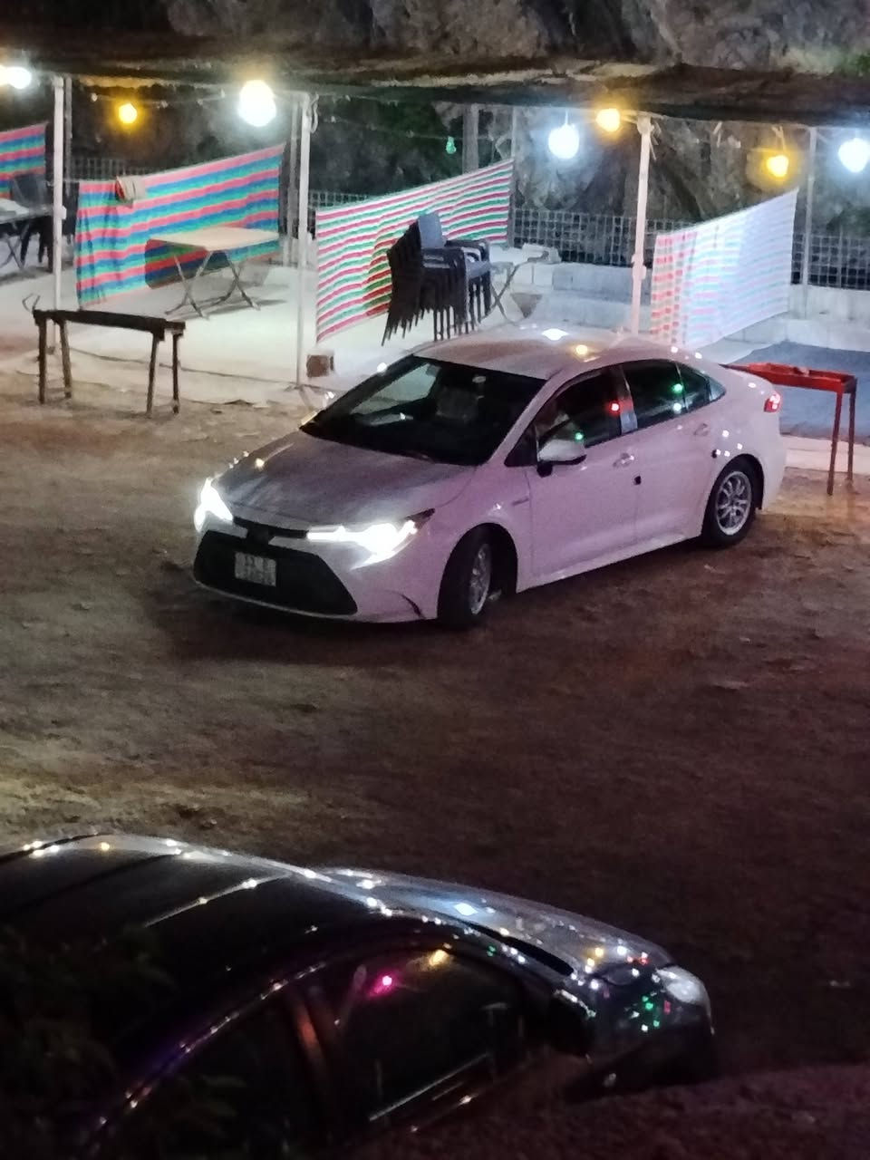 سلام عليكم 
شوف كلشي واقره بعدين اتصل واخليك علا راسي 
كورلا هايبرد  للبيع 
موديل 21 دخول 23
رقم بغداد بسمي 
مكان السيارة بغداد قرب مرور التاجيات 
السيارة كلش نضيفه 
موصفات بصمه، بصمة ابواب، تشغيل عن بعد، بيها جي بي اس، 
السيارة علا وضع الشركه شرط فقط مبدل بيها تخم تاير جديد اصلي 
حادث السيارة واضح مبدل بابين اصلي نفس اللون بيها مكانات بارد قليلله بيها بارد بل قماره كلش قليل 
سعر السيارة 133 بيها مجال قليل 
للتواصل واتساب ***********
للاتصال *********** متواجد خاص
