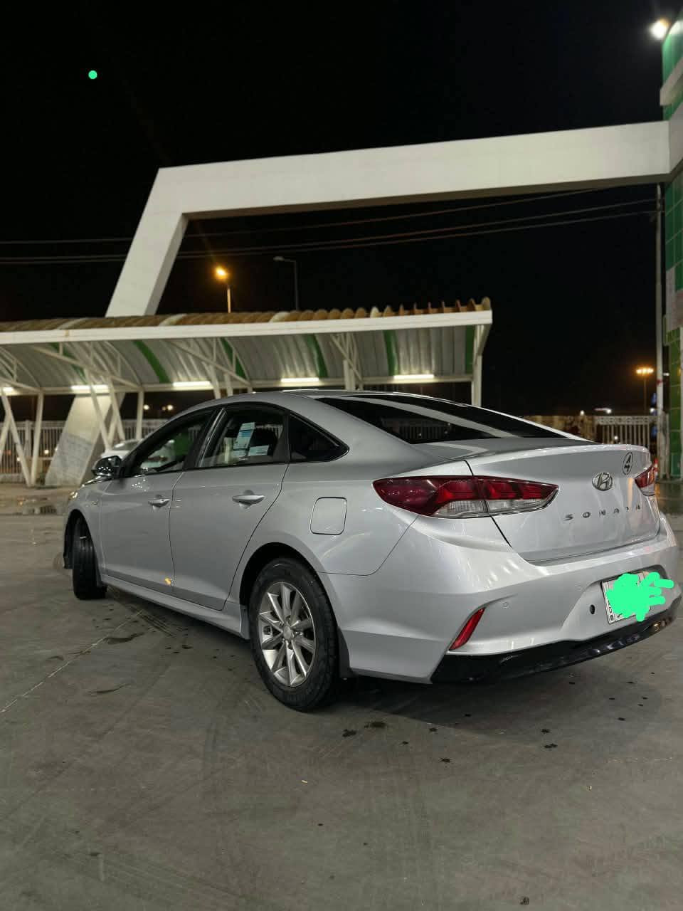 *للبيع سوناتا 2020 كوري 🇰🇷 SEL*
- *المحرك2000  بنزين - خط واحد اقتصادي
- *الماشي*: 120 الف كم 
- *المواصفات*: 
  فول ماعدا الفتحة والبصمة | كشن جلد | تدفئة كشنات | حساس خلفي + امامي | تبريد قطعتين ثلج | شاشة اندرويد | كاميرا خلفية | لايت زينون | لد نهاري | ويل كب 18 | تحكم ستيرن | *مثبت سرعة* | *مرايات شفط* | 
- *الحالة*: استخدام شخصي - سيارة بيت نظيفة جداً 
- *هزة جديدة* + *رقم بصرة انكليزي جديد. بأسمي 
- *ملاحظة*: مدكر امامي مصبوغ تجميلي من كوريا فقط بدون تبديل + ضربة بسيطة بقبق الجنطة
- *الاضافات*: تخم تايرات جديدة 100% كوري + بطارية جديدة
- *السعر*: 150 ورقة مجال بسيط 
- *المكان*: البصرة - قضاء الدير - ناحية النشوة 
- *للاستفسار ***********
