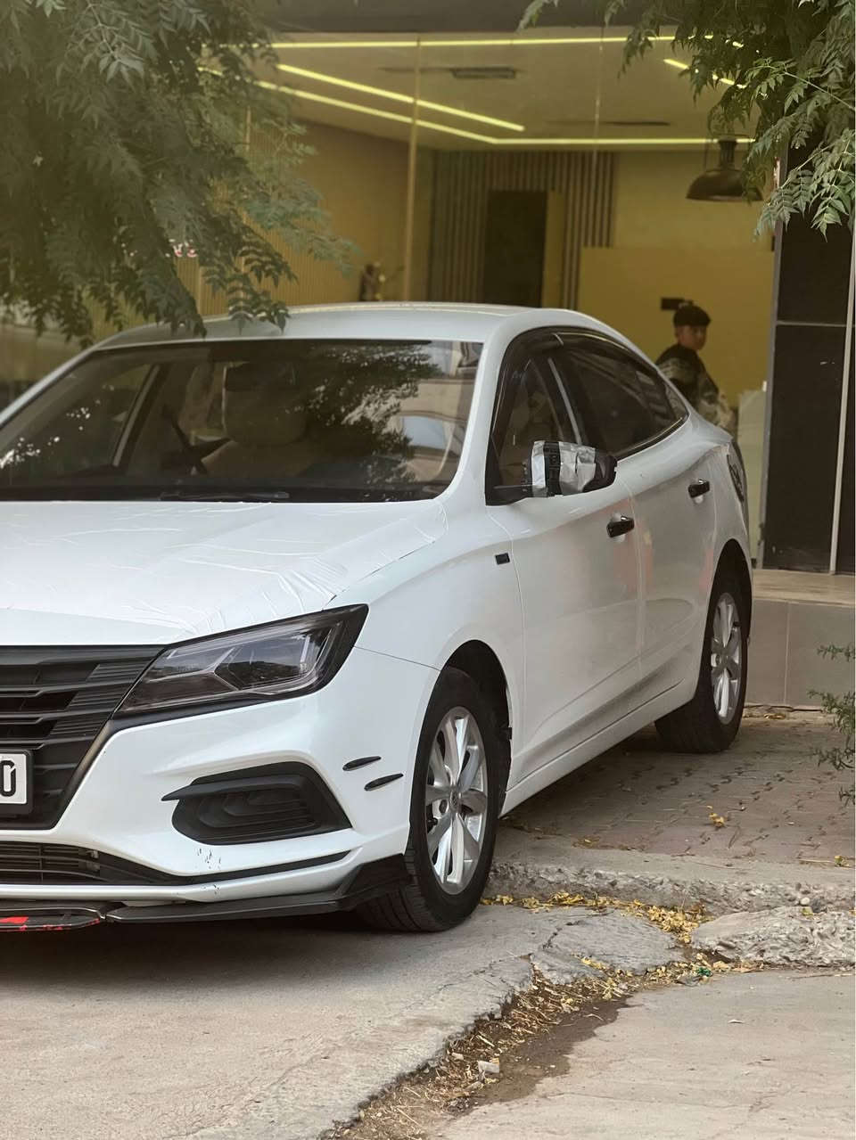 Mg5 2025
سەیارەکە زەمانی شەریکەیە 
٤٩ هەزار رۆشتوە 
بێ بۆیاغه بۆیاغی نیە 
بەس ئەو دەرگایەی ئەو شوختەی پێوەیە 
شاشە و کامێرا و تەحکوماتی سوکانە
کامل جوانکاری بۆ کراوە و سپۆرت کراوە 
١٠٢ گەڵاو معامەلەیەکی زۆر کەم 
*********** Singapore
