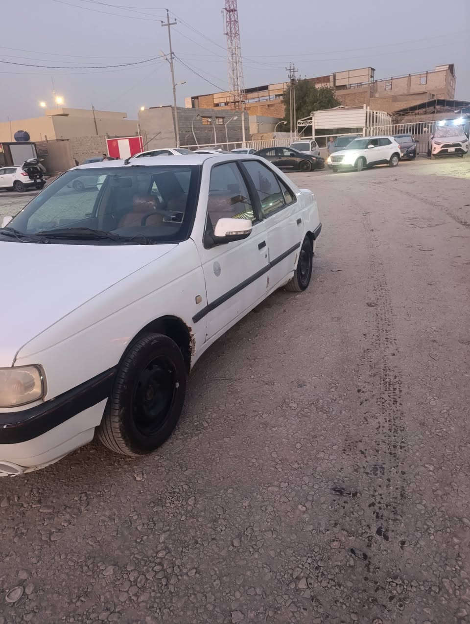 السلام عليكم. بيجو 405 لبيع. 

رقم بغداد.  موديل 2012 
تبريد ثلج 
مكينه خير من الله 
كير بحاله جيده  
شاشه اندويد. كامره  
  حادثه جاملغ الامامي فقط  
مكاني بابل مركز المدينه.   سعر 28.  رقم تلفون ***********
