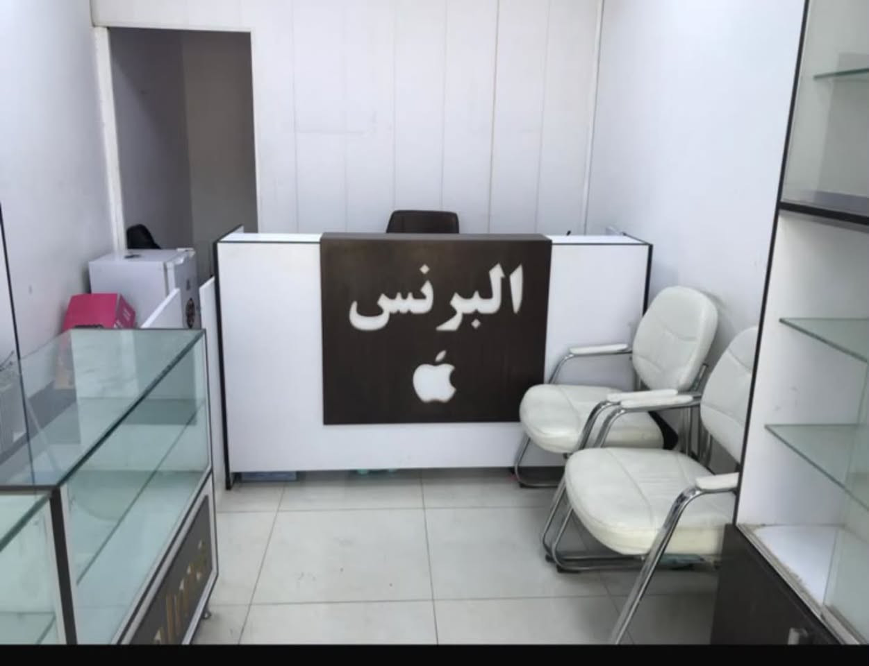 عارضات محل • كاملة • للبيع