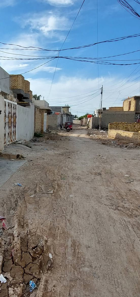 قطعه ١٠٠ متر الوجه ٥ ونزال ١٠ في البيضاء تبعد عن شارع ٦٠ متر
عن شارع العام نزلت حيدر ابو تبريد للاتصالات على الأرقام ***********اسياه ***********زين
