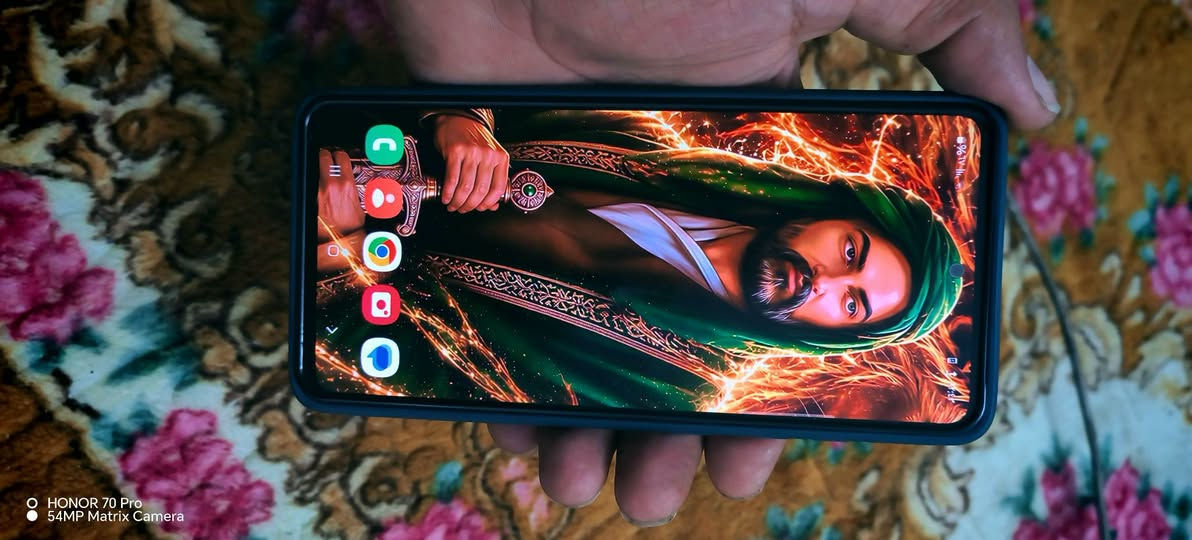 بدون غراض ماعندي توصيل  ما داخل تصليح فقط نمش بل ضهر  ع فيس ما ارد تصل ع رقم وتعال وتدلل
بي حافضه والزكه فقط بس شراي يتصل يجي نفس وقت
اسم جهاز سامسونج A52 ذكرته 256 رام 8 بوبجي 60 
صوته عالي دبل سماعه ستريو دبل شريحه بصمه بل شاشه
جهاز قوي معروف سعره 160 الف جماعت 140 للحد يتصل عليه مكاني بغداد حي نصر رقمي ***********
