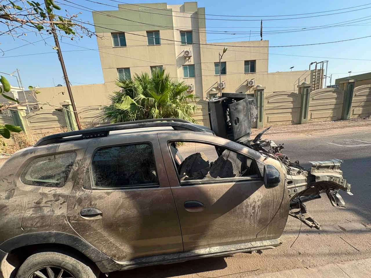 السلام عليكم رينو داستر2019سياره حادثها شوفت العين من البجم لحد الدشبول للبيع ع وضعها مكينه وكير موجودات بس مو شغاله المكينه + السعر ٣٥ وبيها مجال الاتصال ع هذا الرقم ***********
