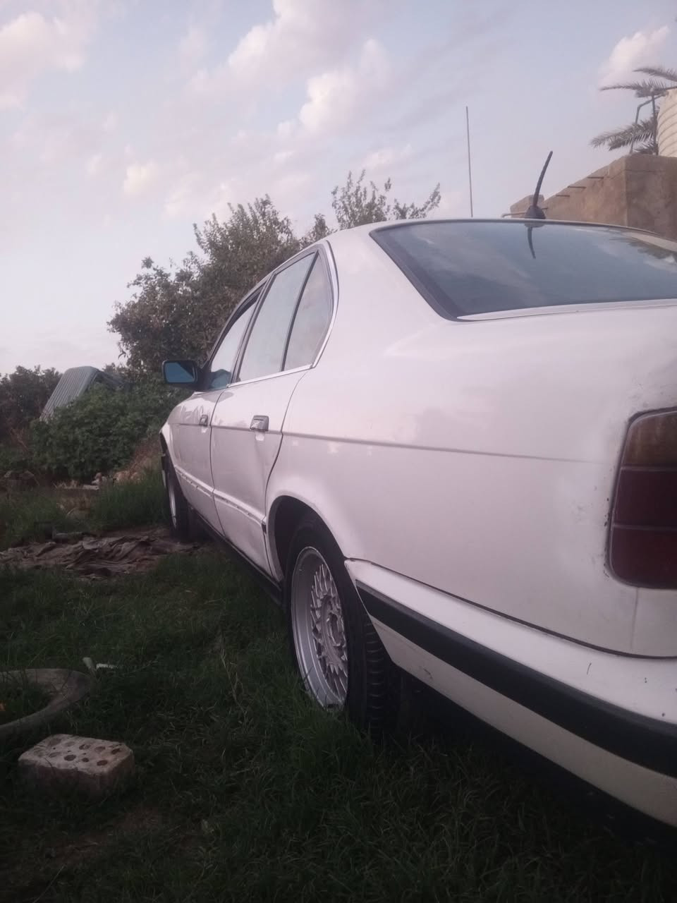 سلام عليكم 
بي ام دبليو 
موديل 91
كير عادي جديد 
محرك مسكر جديد 
سياره بلاديه بدون صبق
رقم أنبار ألماني 
تحويل ثاني يوم 
ومكاني صلاح الدين 
والسعر 28وبيه مجال قليل 
وهاذا رقمي للتواصل 
***********
