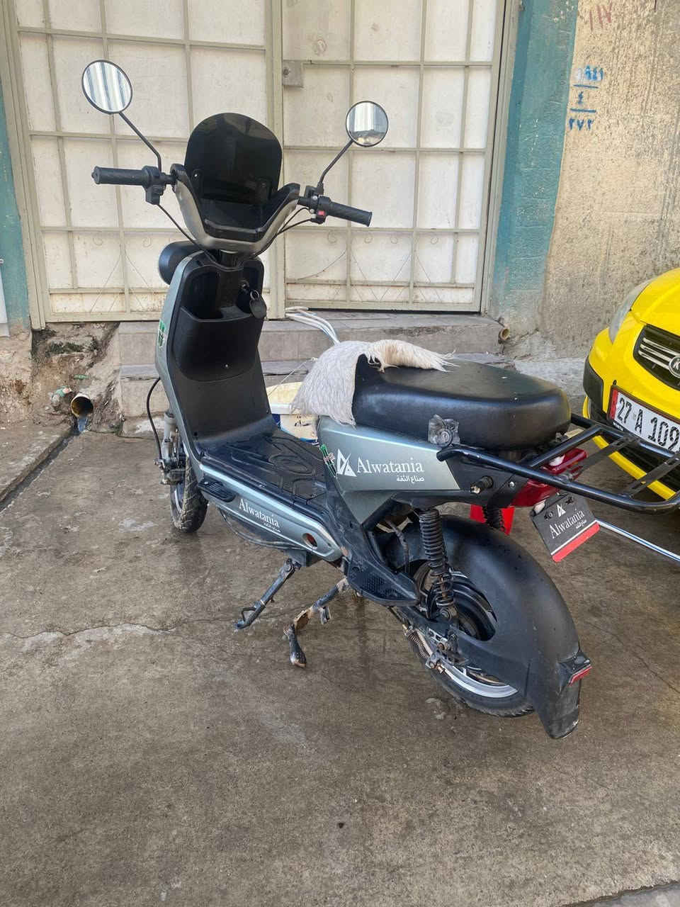 السلام عليكم )) ماطور شحن للبيع خمسه بطارية /بطاريات اخو الجديد انطيهن شرط الكشر شويه تعبان (( العنوان موصل الجانب الايمن راس الجاده )) رقم الهاتف *********** السعر (325) بي مجال بسيط
