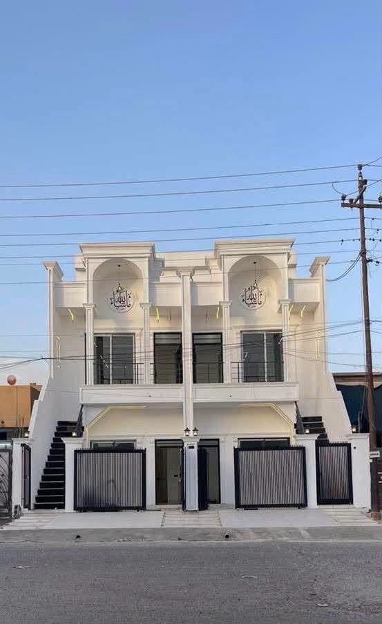 #دارين للبيع طابو ملك صرف طابقين
          بناء حديث صفر تسليم مفتاح
          الواجهه فلين سقف مغربي نضام دكتات بيت فول تاسيس غاز وطاقه شمسيه نضام كامرات بناء درجه اولى كل المواد المستخدمه بالبناء من الدرجة الاولى

المساحة : 100 م واجهة 5 * 20 العمق

🏠العنوان — كركوك قادسية اولى قرب تقاطع ابو خطاب الموقع جيد جدا على شارع عشرين قريب من كافه الخدمات 

*********** واتس اب

التفاصيل 🏠

🏠الطابق الاول 

- استقبال 
- غرفة نوم 
- مطبخ 
-صحيات
- درج داخلي 
- درج خارجي
- كراج

🏠 الطابق الثاني 

- غرفة نوم عدد ٢
- مطبخ
- صحيات 
- بيتونه كبيره

للاستفسار اكثر الاتصال على ارقام المكتب 

*********** واتس اب

او زياره مكتب الصرح للعقار الكائن في القادسية الثانية قرب مثلجات سارا
