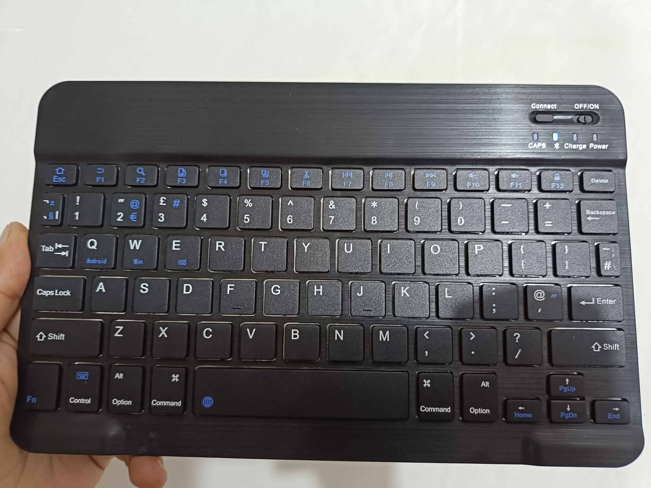 ⌨️ كيبورد وايرلس بلوتوث شحن عملي وأنيق متوافق مع التابلت والايباد والموبايل والحاسوب والشاشات

تريد كيبورد خفيف ومرتب بدون أسلاك؟ هذا الخيار مناسب إلك 👌

✅ يعمل بتقنية البلوتوث
✅ تصميم نحيف وحجم عملي
✅ أزرار مريحة وسهلة الاستخدام
✅ مناسب للموبايل، التابلت، اللابتوب والأجهزة المتوافقة
✅ مثالي للدوام، الدراسة، التصفح وكتابة المستندات  
✅ لون أسود أنيق ويناسب البيت والمكتب  

💰 السعر: 10,000 دينار فقط
🚚 توصيل لجميع المحافظات  
🔥 كمية محدودة—متوفر 4 قطع فقط! بغداد, العراق

نص مكتوب في الصور:
- كيورد بلوتوث لاسلكي عملي، أنيق، سهل الاستخدام 10,000 دينار فقط توصيل لجميع المحافظات للطلب والاستفسار: ***********
- 15CM
- 24.5CM
- 10 inch
- 7.87 inch 0.15 inch 4.92 inch Stand included RESPONSIVE KEYS Scissor-switch Keyboard can knock more than 3 million times