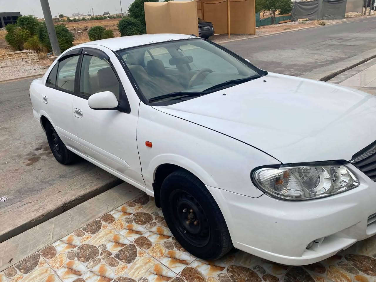 Nissan Sunny 2009 .
***********
نیسان سەنی مۆدیل ٢٠٠٩ یابانی .

٤ پارچەی بۆیاغە . بۆنیت و سێ پارچەی پشتی .
جەمپی پشت و پێشی هەیە .
٢ چامڵغی پێشەوەی تەعدیل ساردیان تێدایە .
ڕەسمی فەحسەکەیم دانایە هەموو شتی تێدا دیارە .

گێڕ و مەکینە و تەبرید بەشەرت بەناوی خۆمە سەیارەکە .

سعری ٧٣$ وەرەقە و کەمەک مەجال
*********** أربيل, العراق
