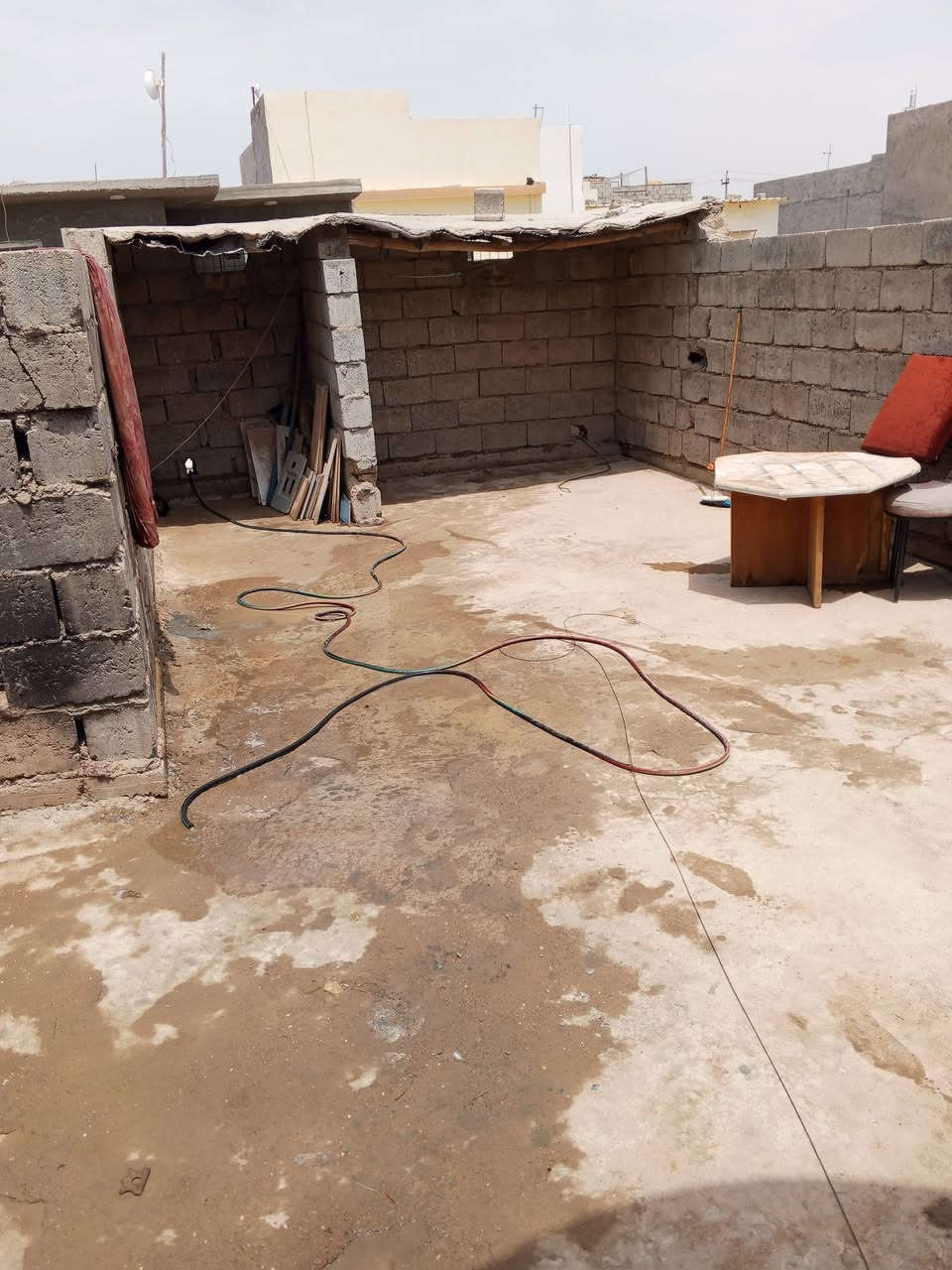 بيت لبيع مساحته 100 متر بناء حديث سعر 50 بي مجال مكان بهرز قرب كراج دانيال رقم تليفون ‏‪***********‬‏
