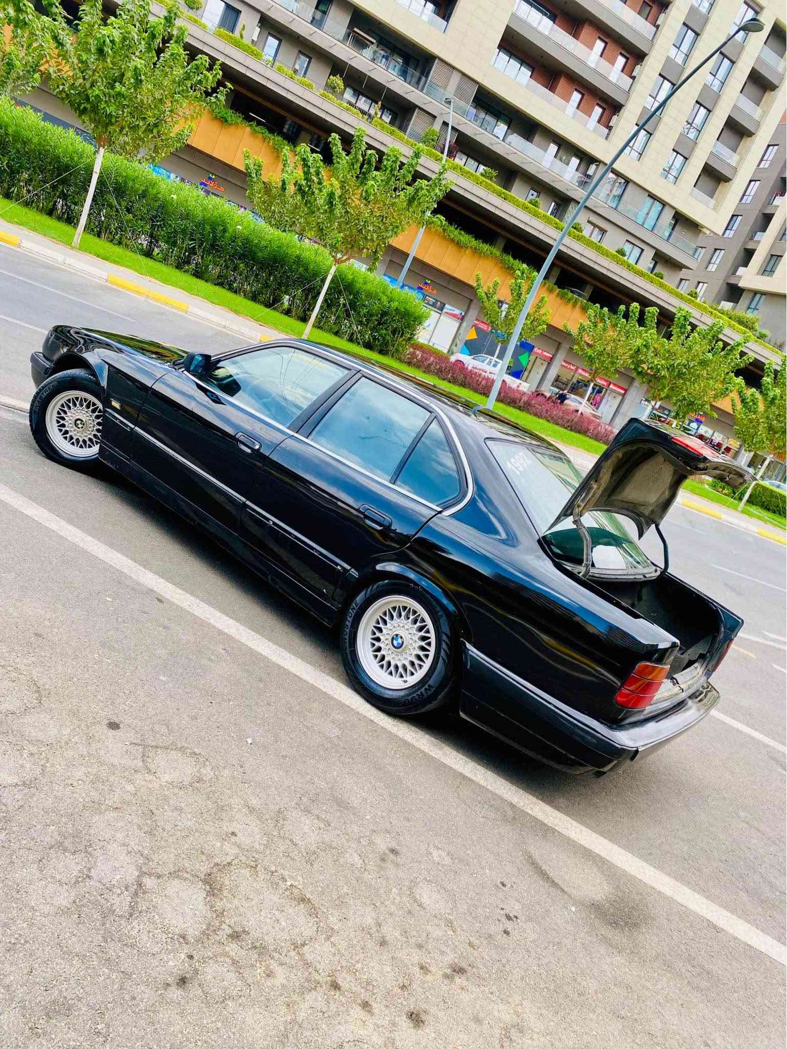 به ناوی خوای گەورە                      نرخ/23.  $ مەجاێکی کەم
.بــۆ فـرۆشـــتـنBMW525 مۆدیل 1992✅   پــێش پان
مه کینه 35فه ل✈️🚀 ماشاڵله له قوت و رۆشتنی
مـــاشــالڵە زۆر بــەقـوتە نـــمــونە لە جــوانی پـــاکــی ❤
👌گـێـڕ و مــەکـینـە زۆر پــاک 👌بــەس مــاشــالڵەی ئەوێ
👈🏽ئــاڕمــی پــلاستـیـک سلێمانی👉🏽 به شەرتی ئه وەلیات و. حاسیبه مــاشالڵە نمـونەیە لەجوانی
پێش و دوای که پس کلاج و عه ینه ی 8بستۆنی بۆبه سراوە
ســـەقــف و شـــانــی وەک بــیلاد👍 نـمـونە لە جوانی
لە ڕووبەڕو وەک وێـنـەکان جــوانە ماشالڵە🧿
دەشغووڵ ئــێربـاک چـــوار جام کارەبا
تەقەورەقەی نیە💚 ســـوکـــانی m 
🧿دەعــامـــی بـــــۆ دەعــــــامــی و مــەزبـووت🧿
مـــاشالڵە لە هــەیکەل ونــاوی ســەقف سڵاید👉
کلاج و عه ینه ی تازە بۆ به سراوە.  ئی 8بستۆن🚀له سەرە🤎
تــاقم تـــایەو ویلی  لۆک👌بۆبەسراوە.  .
کــارەبـــایی کــامل مــەزب ـووتە ❤
گـــەرمــی .لایـت .فـڵچە . ئـیشارەت .بـرێـک بزماری👌 
🔱هــەیــکەلی نمـونە و نـاوی جوان  👉🏽.       ..
بــەنـزیـن زۆر کــەم ئــەخوا  زۆر بێ مــەسرەفە ***********          *********** السليمانية, العراق
