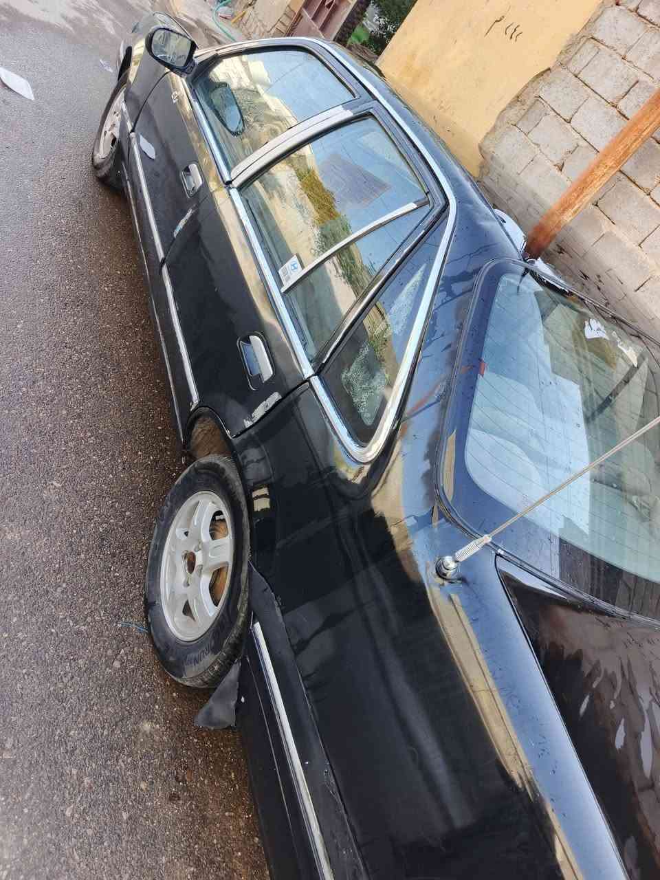 فراشه 96 كير عادي محرك 2000 مفتوح بي خيط تبخير بدون تنقيص رقم انبار دولي سنويه وهزه جديده صار شهرين جددت السعر 28 وبيهه مجال قليل سياره نضيفه تجي وتشوف بعينك ترهم مراوس  
***********
***********
