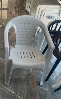 ٣٠٠ كرسي • ٣٠ طاولة ٨٠×١٢٠ • جديد رمادي