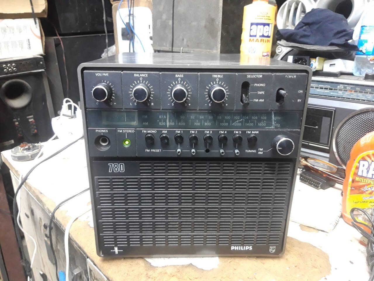 PHILIPS RADIO AMPLIFIER
SPEAKER IN - OUT
رادیو وٲمبلیفایر من شركة فلیبس صنع سویدي بي سماعة داخلی و بی مكان سماعة خارجیوبي خزن رادیو 
عنوان اربیل قریب من سوق بالة شارع اربعین مقابل مدرسة كه ل 
***********
