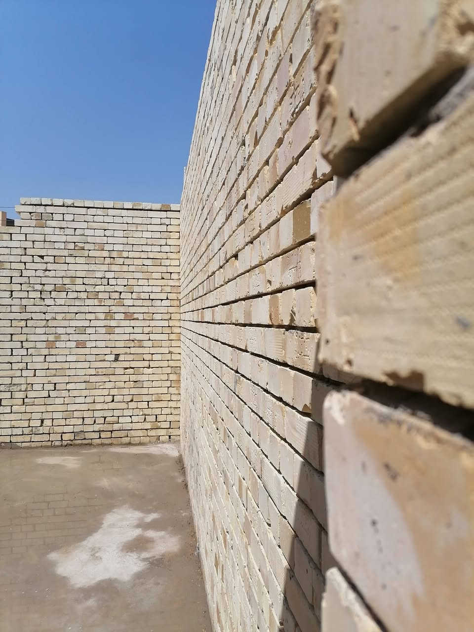 لا توجد تفاصيل

نص مكتوب في الصور:
- خلفه بنا درجه وله ستلام مهندس نشتغل جميع مناطق بغداد وبسعار مناسبه ***********