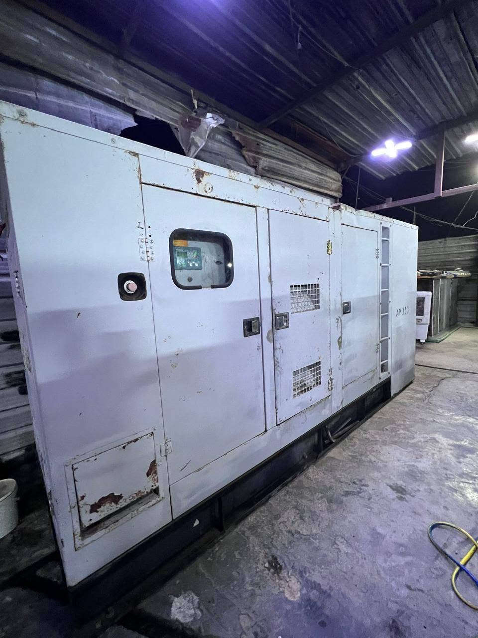 السلام عليكم
للبيع…
بيركنز 2200 كاتم 
توليد ستانفورد 350KV
افتر بيها يطغ وطفينها 
ولمزيد من المعلومات الاتصال 
‭***********
