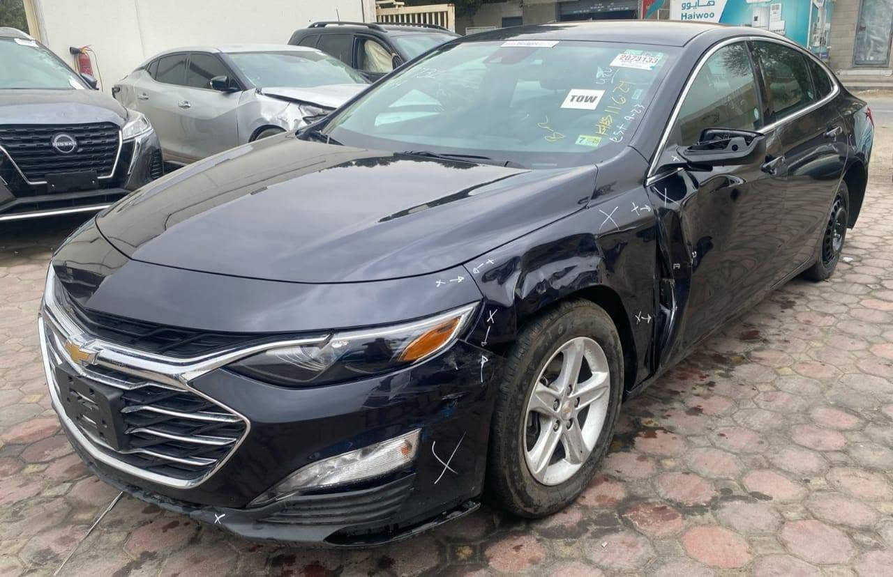 ماليبو 2023 LT
سيارة باسمي امرقمة قبل خمسة اشهر
فول بس مو فتحة 
بيها اثنين قطع بدون دواخل جملغ و باب سائق بين بالصورة
ماشية 120 كيلو
كير مكىنة كلشي ابشرط 
رائد 110 
غرامة عليها 100 الف ترجع 
واتساب ***********
