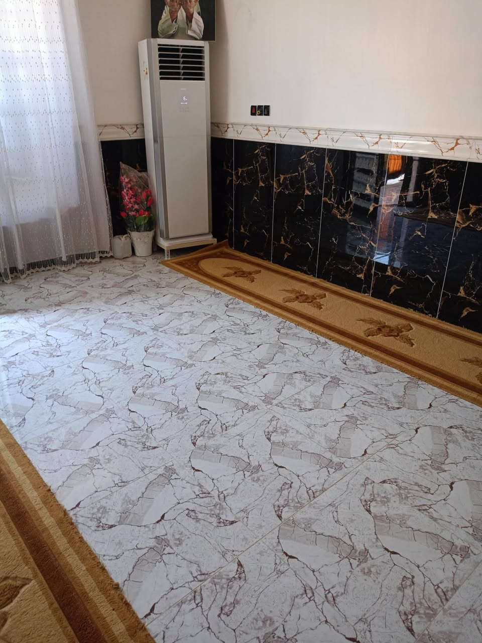 سلام عليكم بيت للبيع طابو صرف بسمي تحويل مباشر مني للشراي طابقين بناء سنة 25 كامل حي الفنانين قرب مدرسه نسيم ميسان المساحة 110 بيت جديد السعر 110 أو بية مجال للشراي  للاتصال على الرقم ***********
