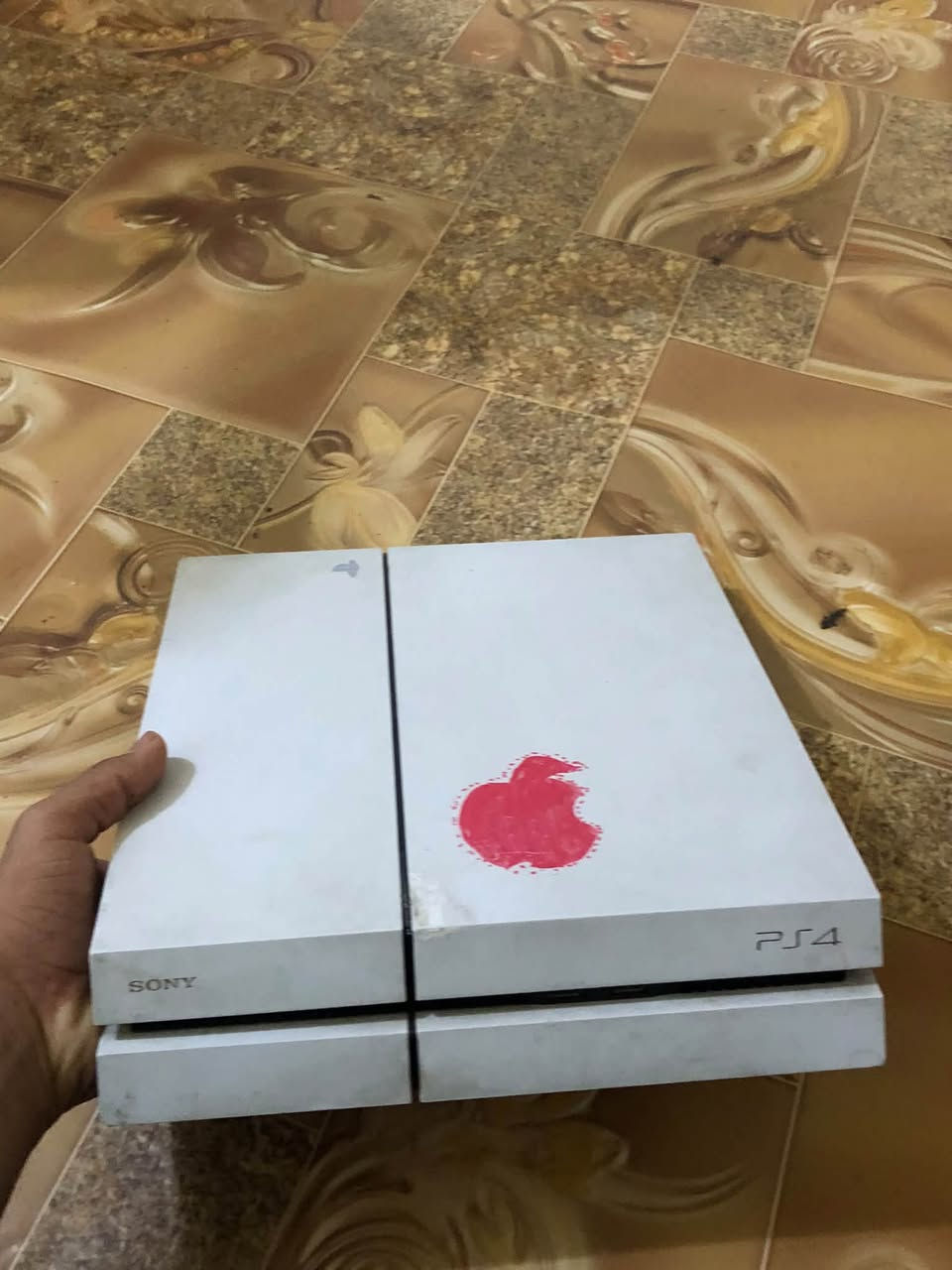 بلي 4 نضيف ما مفتوح ويه جوستك 1او اقراص 2 كامل ملحقات مستعجل عله بيعته سعره 210 بي مجال قليل مكاني بصره كرمت علي ابصخير الرقم ***********
