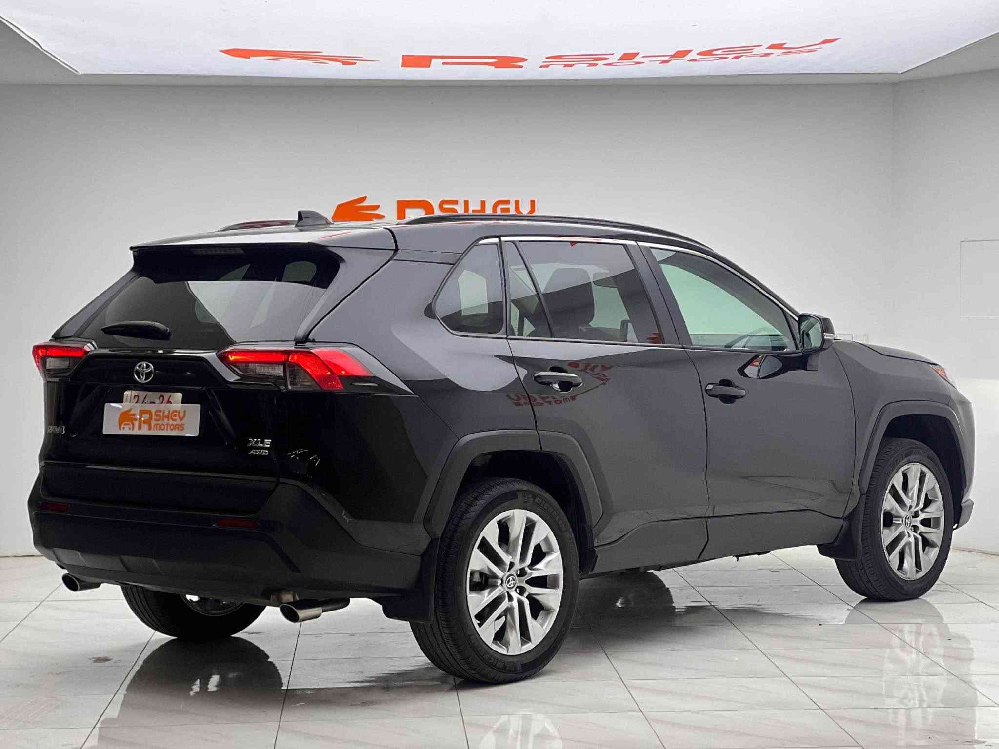 رافور • ٢٠٢٥ • فول XLE AWD