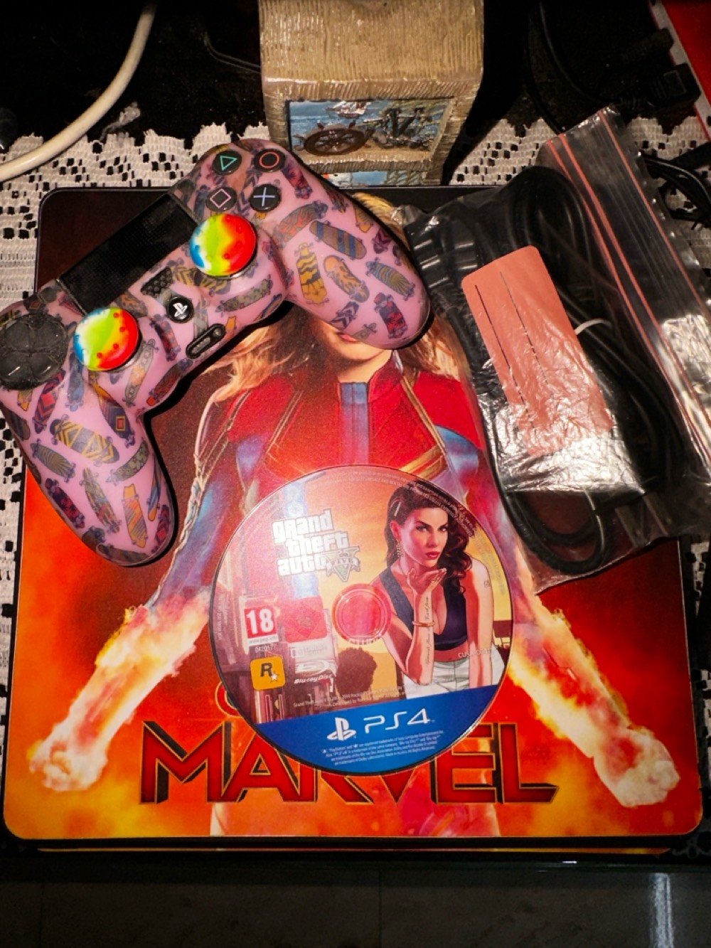 السلام عليكم 🌹

🎮 **بلايستيشن 4 – ذاكرة نص تيرا

الجهاز جديد، ما داخل صيانة وما مفتوح نهائياً ✅

📦 الملحقات:

* يد أصلية مال الشركة 🎮
* واير HDMI
* قرص لعبة GTA V
* جلدة حماية لليد

💰 السعر:  250 ألف فقط

📱 رقم التواصل واتساب فقط:
***********

⚠️ الرجاء التواصل واتساب فقط، هذا الرقم حصراً.