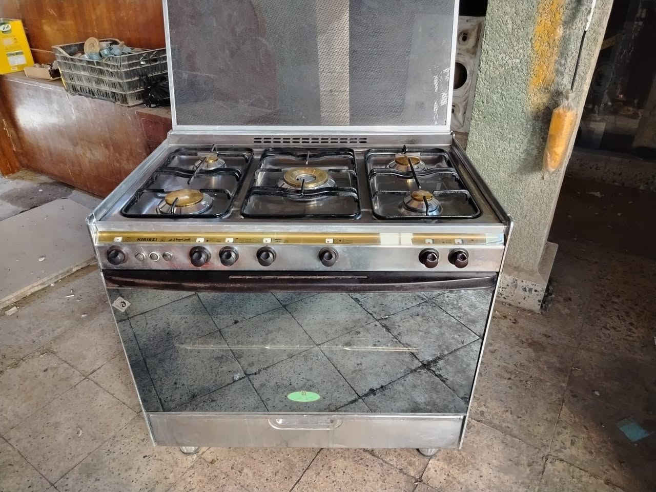 260 الف سعر الطباخ 
سلام عليكم طباخ للبيع كريازي مصري باب اول بي ضمان الطباخ جدا نظيف *********** @إشارة
