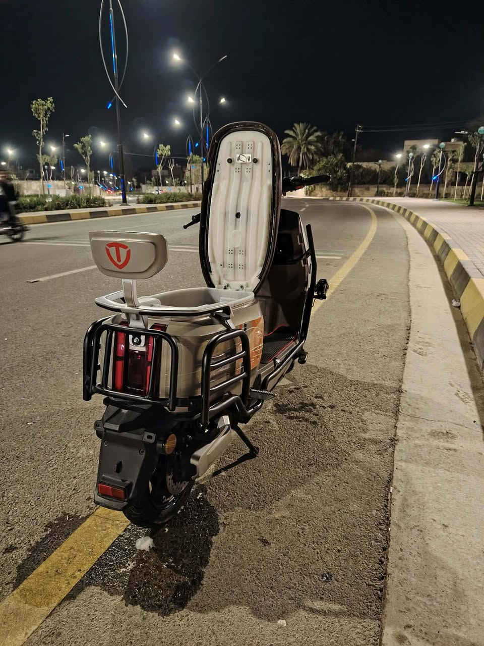 ماطور وحش الكون للبيع نضيف حيل مستعمل 3اشهر
دبل  بصمه
السعر مليون 300 وبي مجال بصيط
للتواصل ***********
